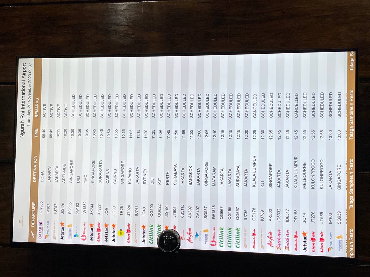 Update App Potrait Mode Flight Schedule TV pada Restaurant Talaga Sampireun
