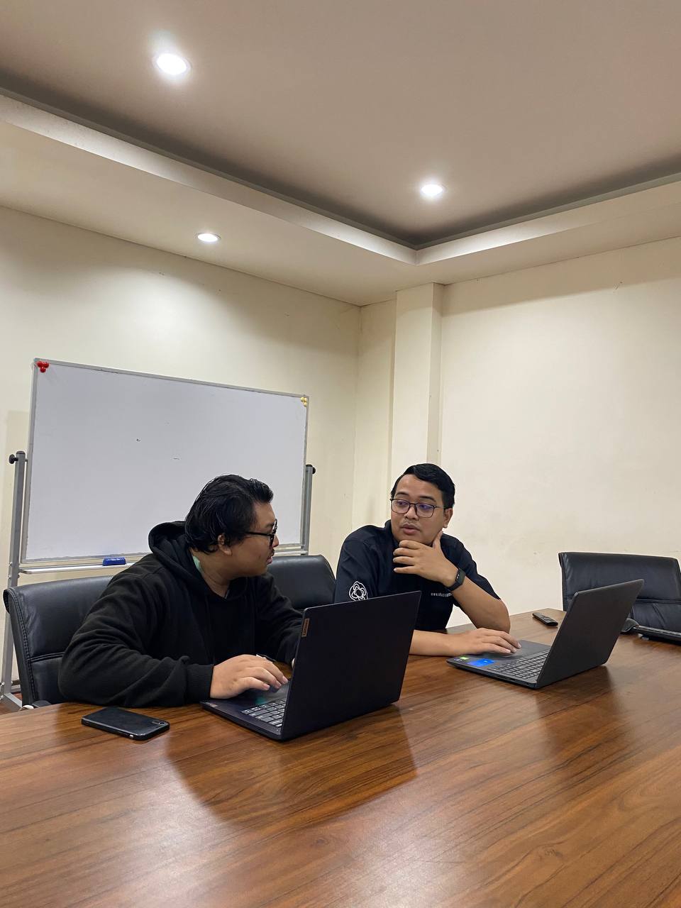 Intensive Discussion on AVAGOS Module Tutorial Development Progress