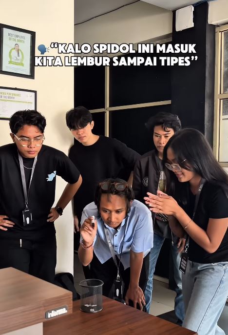 Padahal udah semangat pengen lembur🙄Tapi… yaudah lah