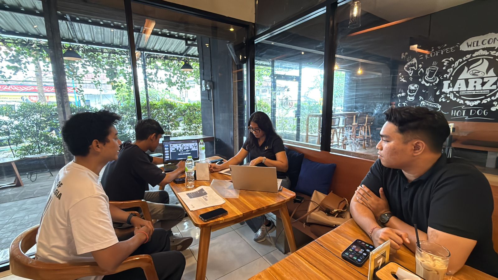 Monthly Report Jasa Social Media Management Larzo Pork Ribs