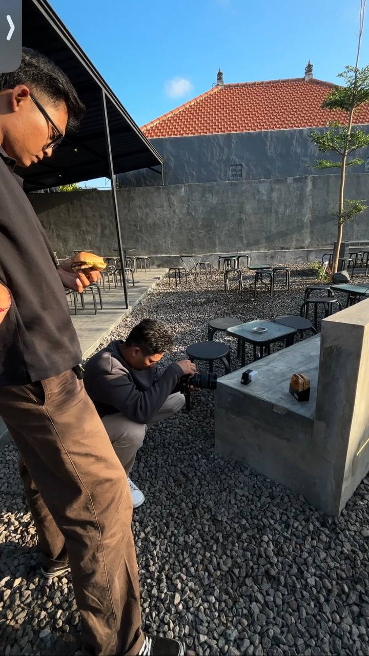 Take konten foto produk & video client Moto Kopi & Toast