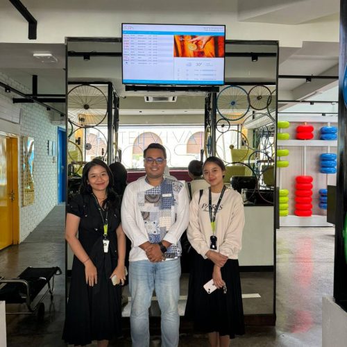 Aplikasi Flight Schedule TV Diinstal di Viva Dash Hotel